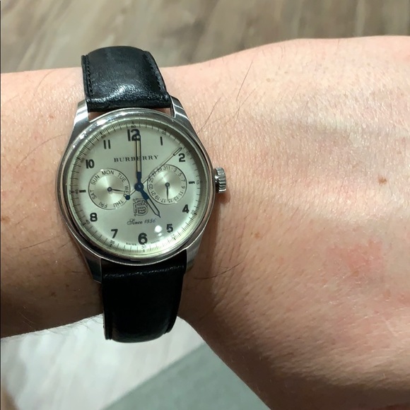 Men’s Burberry black genuine leather watch - Picture 7 of 7